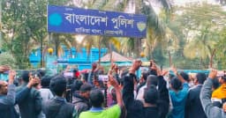 উত্তাল হাতিয়া, থানা ঘেরাও করে বিক্ষোভ বিক্ষুদ্ধ জনতার