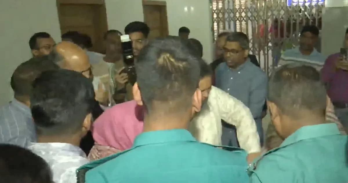 বিচারকের বাসায় ঢুকে ছুরিকাঘাতে ছেলেকে হত্যা, স্ত্রী আহত