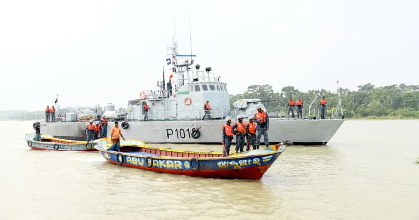 মা ইলিশ সংরক্ষণে সমুদ্র-নদীতে নৌবাহিনীর টহল