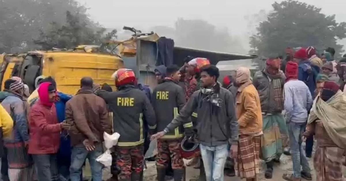 রাজশাহীতে ট্রাক উল্টে নিহত ৪