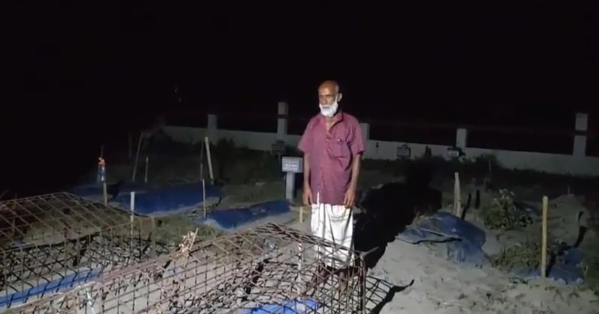 ছেলের লাশ চুরির ভয়ে রাতভর কবর পাহারা দিচ্ছেন বাবা