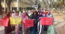শিক্ষিকা হত্যার বিচারের দাবিতে ইবি শিক্ষার্থীদের বিক্ষোভ মিছিল