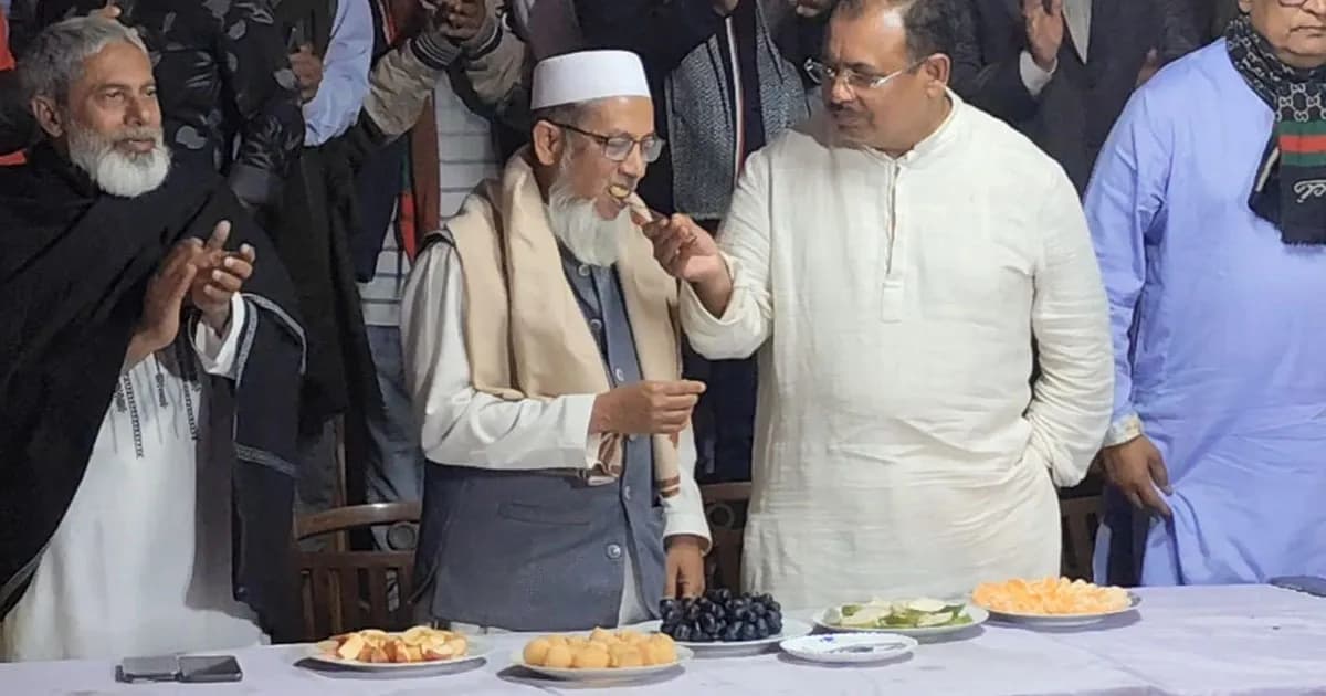 পরাজিত জামায়াত প্রার্থীর বাসায় মিষ্টি নিয়ে হাজির বিজয়ী বিএনপি প্রার্থী কিরন