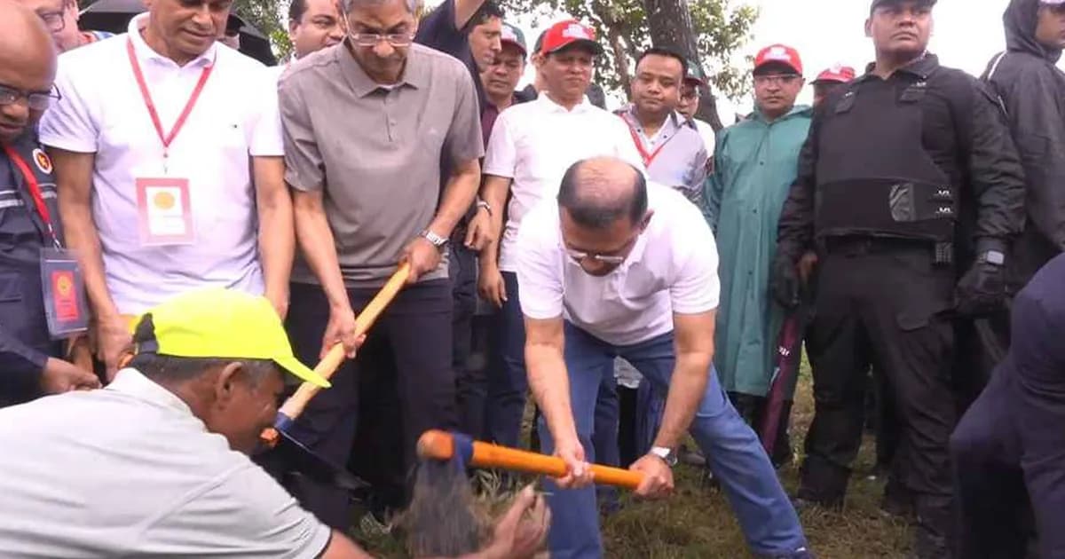 বাবার স্মৃতিবিজড়িত ‘পাতলী খাল’ পুনঃখনন করলেন প্রধানমন্ত্রী