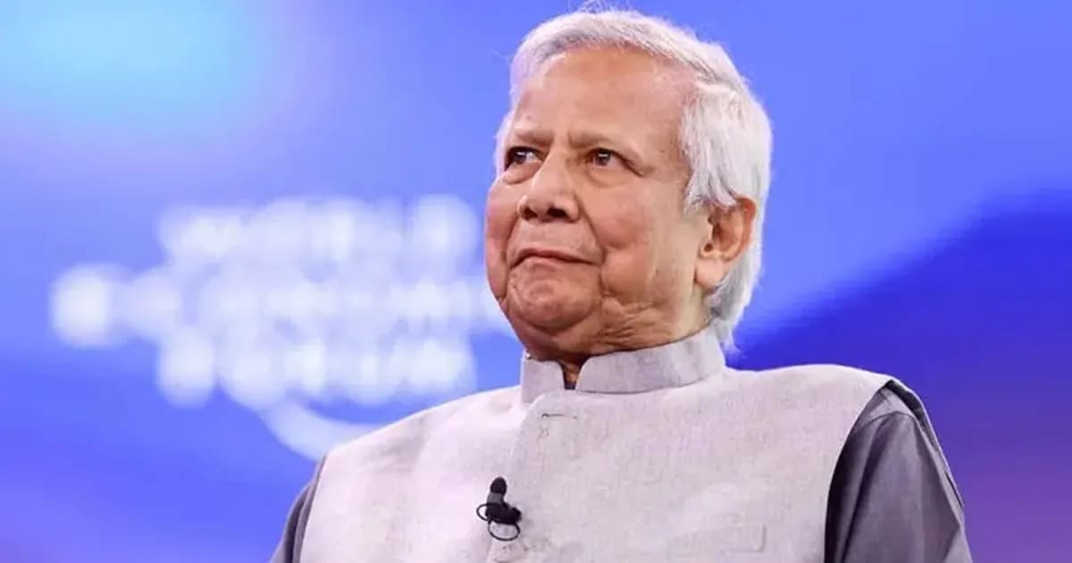 হিলারি ক্লিনটন অ্যাওয়ার্ড পেলেন ড. ইউনূস, দাঁড়িয়ে সম্মান জানালেন ৪০০ অতিথি