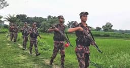 সীমান্তে ১০ জনকে পুশইনের চেষ্টা, বিজিবির বাধায় পিছু হটল বিএসএফ