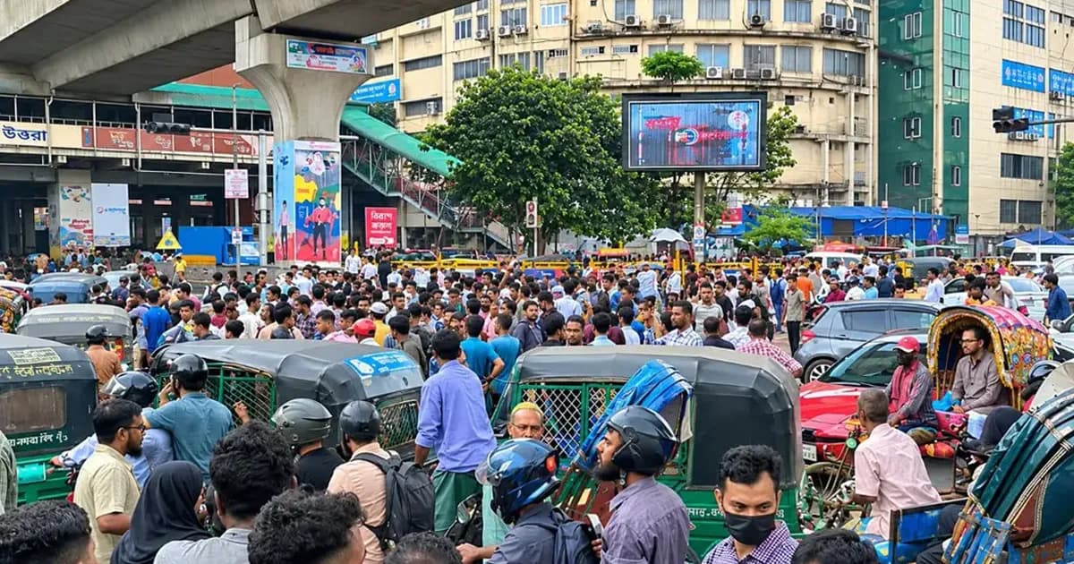 প্রশ্নফাঁসের অভিযোগে শাহবাগে বিক্ষোভ, চাকরিপ্রার্থীদের চার দফা দাবি