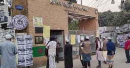 ফজরের নামাজ শেষেই কেন্দ্রে ভোটারদের উপস্থিতি