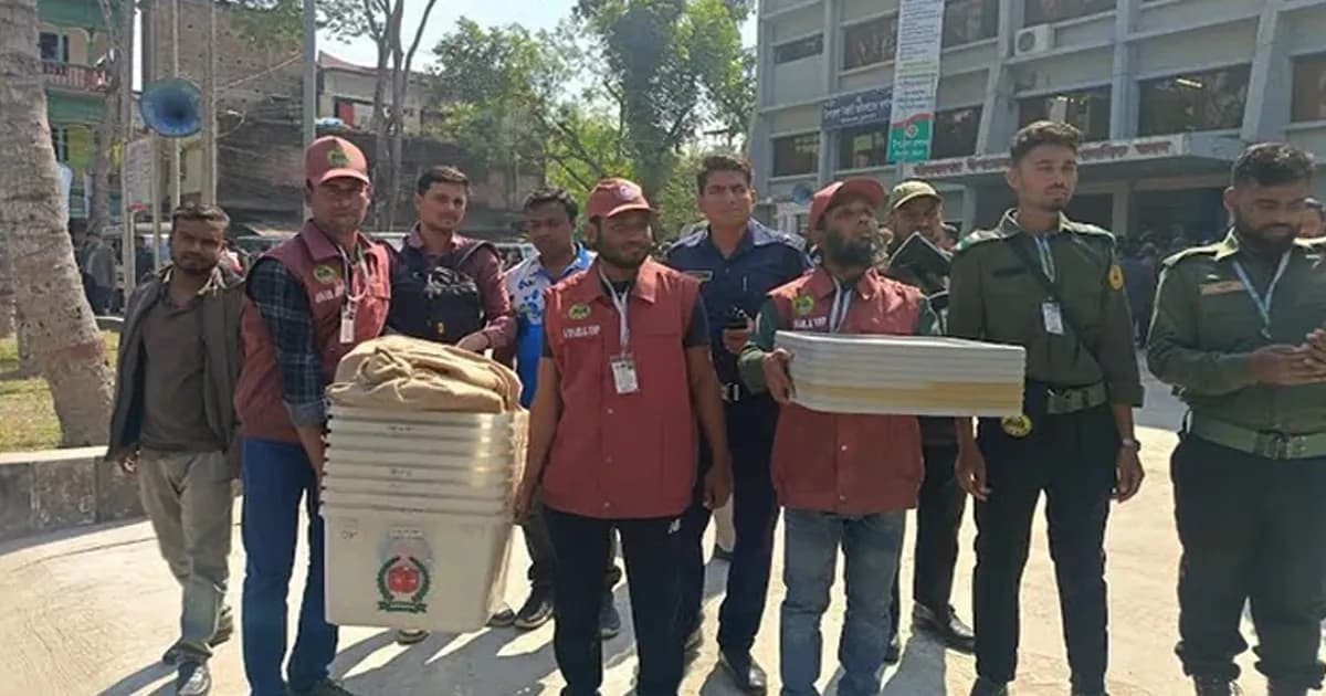 চুয়াডাঙ্গায় দুটি আসনে নির্বাচনী সরঞ্জামাদি প্রদান