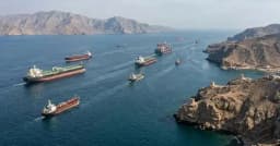 যুদ্ধবিরতির পর খুলে দেওয়া হলো হরমুজ প্রণালি, জাহাজ চলাচল শুরু