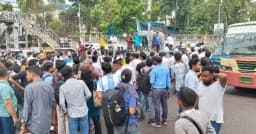 পরীক্ষা শেষে আবারও সায়েন্সল্যাবে শিক্ষার্থীদের সড়ক অবরোধ