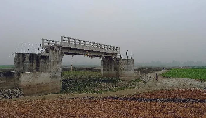 রাস্তা ছাড়াই ব্রিজ নির্মাণ: চরাঞ্চলে কোটি টাকার প্রকল্প নিয়ে প্রশ্ন
