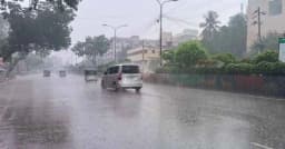 দুই দিনের বিরতির পর ঢাকায় আবারও বৃষ্টি