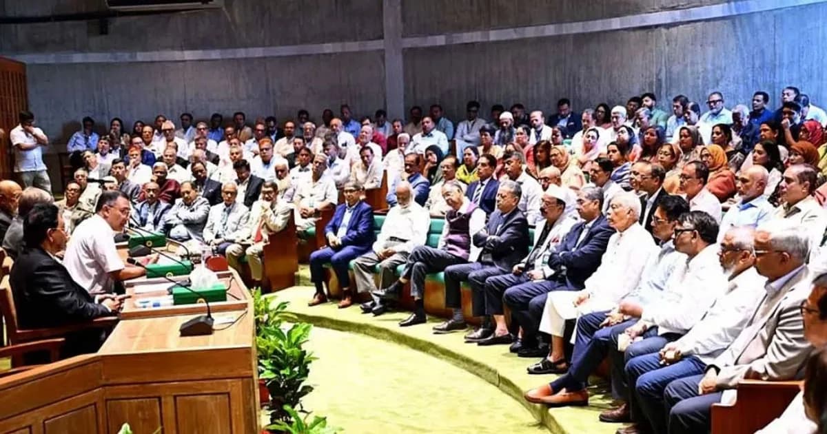 সংসদীয় দলের সভায় বিদায়ী বক্তব্যে বারবার কাঁদলেন মির্জা ফখরুল