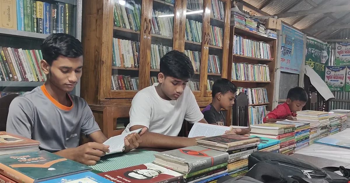 প্রত্যন্ত গ্রামে চার হাজার বইয়ের পাঠাগার