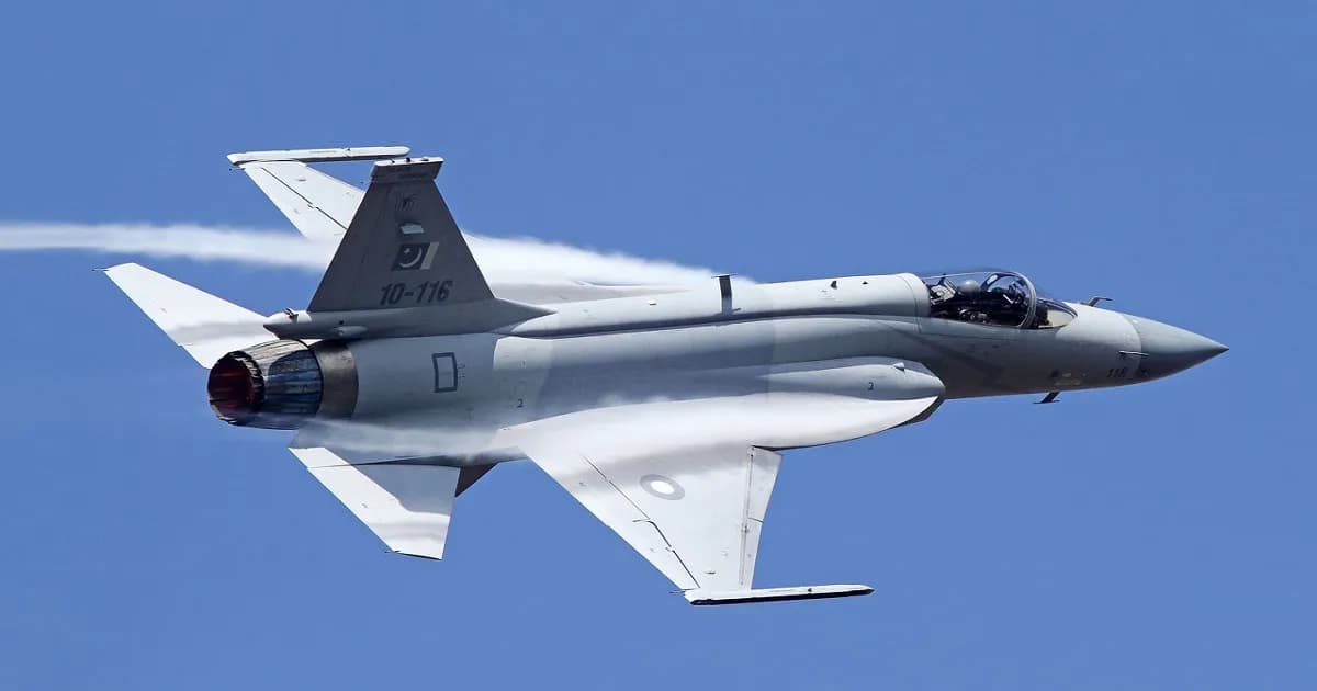বাংলাদেশের কাছে জেএফ-১৭ থান্ডার যুদ্ধবিমান বিক্রি করবে পাকিস্তান