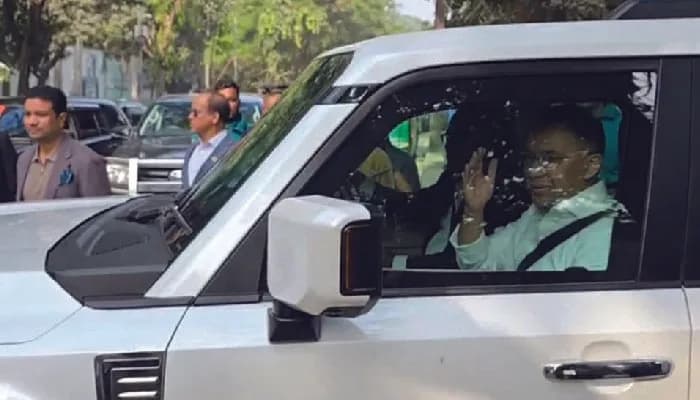 ওসমান হাদির কবর জিয়ারতে রওনা তারেক রহমান