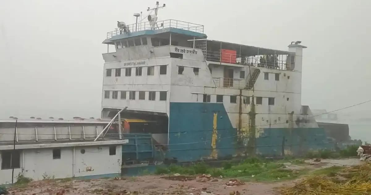 দৌলতদিয়া-পাটুরিয়া নৌরুটে ফেরি-লঞ্চ চলাচল বন্ধ