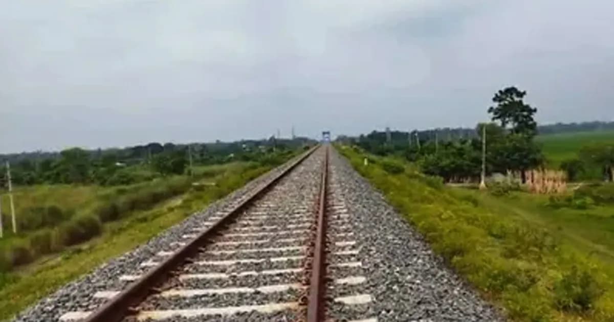 খুলনায় ট্রেনের ধাক্কায় তরুণসহ প্রাণ গেল দুজনের