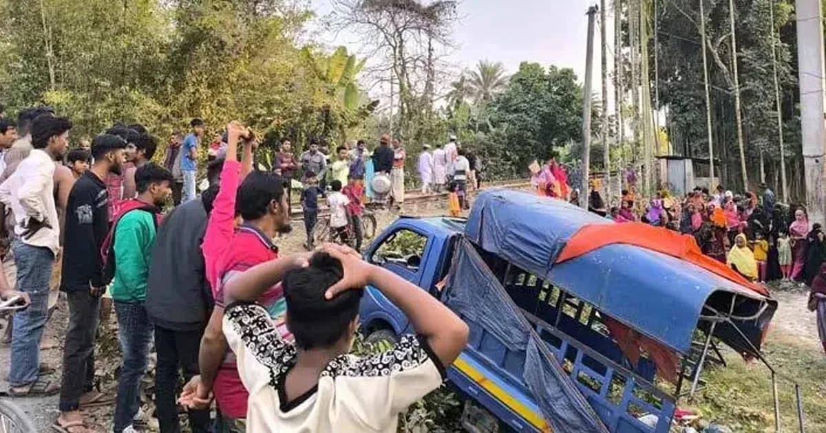 ফরিদপুরে পিকআপে ট্রেনের ধাক্কা, আপন দুই ভাইসহ নিহত ৩