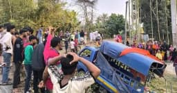 ফরিদপুরে পিকআপে ট্রেনের ধাক্কা, আপন দুই ভাইসহ নিহত ৩