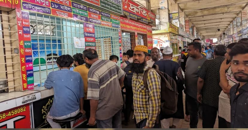 গাবতলীতে কৃত্রিম টিকিট সংকট, দ্বিগুণ ভাড়া গুনছেন যাত্রীরা