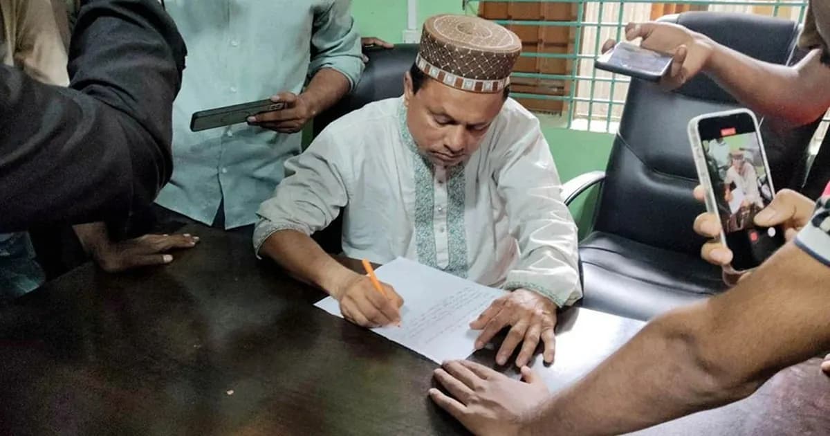বিক্ষোভের মুখে জনসম্মুখে মাদ্রাসা অধ্যক্ষের পদত্যাগ