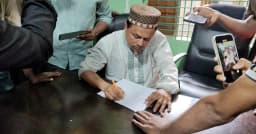 বিক্ষোভের মুখে জনসম্মুখে মাদ্রাসা অধ্যক্ষের পদত্যাগ