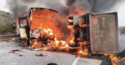 ভারতের অন্ধ্রপ্রদেশে বাস-লরির সংঘর্ষে আগুন, ১৩ জন নিহত