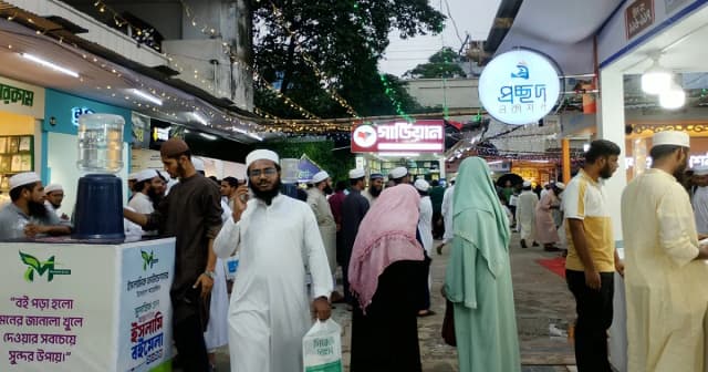শুরু থেকেই জমে উঠেছে ইসলামী বইমেলা
