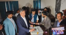 নিরঙ্কুশ বিজয়ের পথে সালাহউদ্দিন আহমেদ