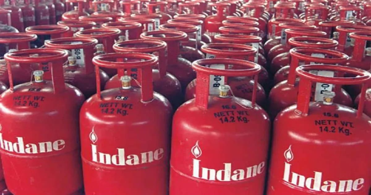 ভারতে এক ধাক্কায় ৬০ টাকা বাড়ল গ্যাসের দাম