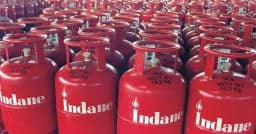 ভারতে এক ধাক্কায় ৬০ টাকা বাড়ল গ্যাসের দাম