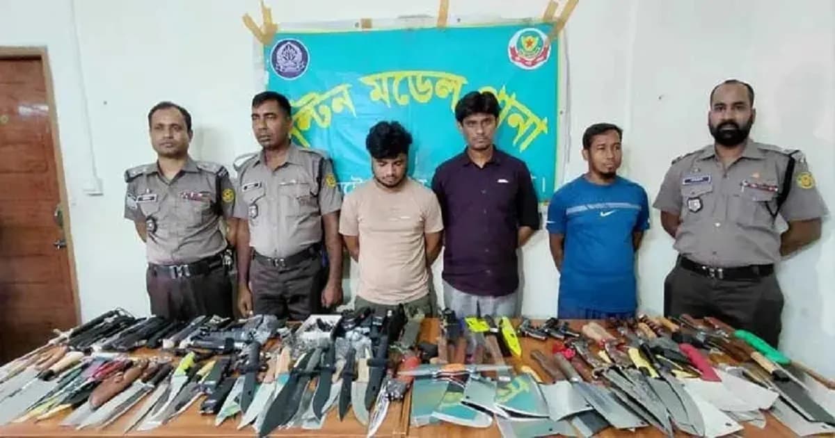 মতিঝিলে ৪৬৪ দেশীয় অস্ত্র উদ্ধারসহ ৩ জন গ্রেপ্তার