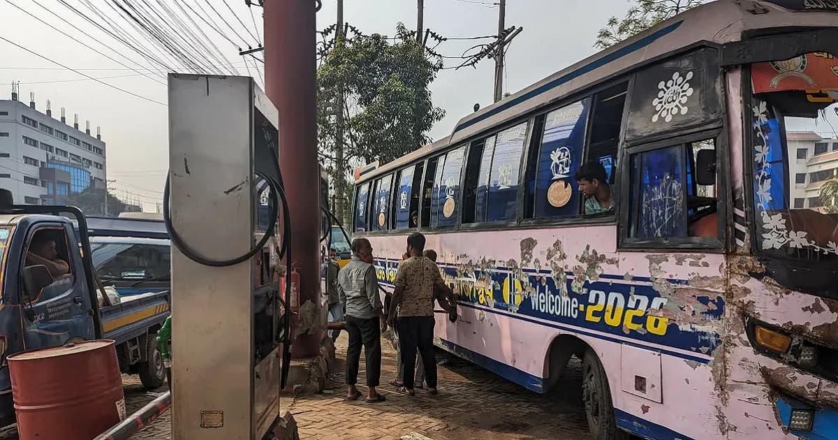 ডিজেলের ‘কৃত্রিম সংকট’, বাস ট্রিপ কমানোর আশঙ্কা