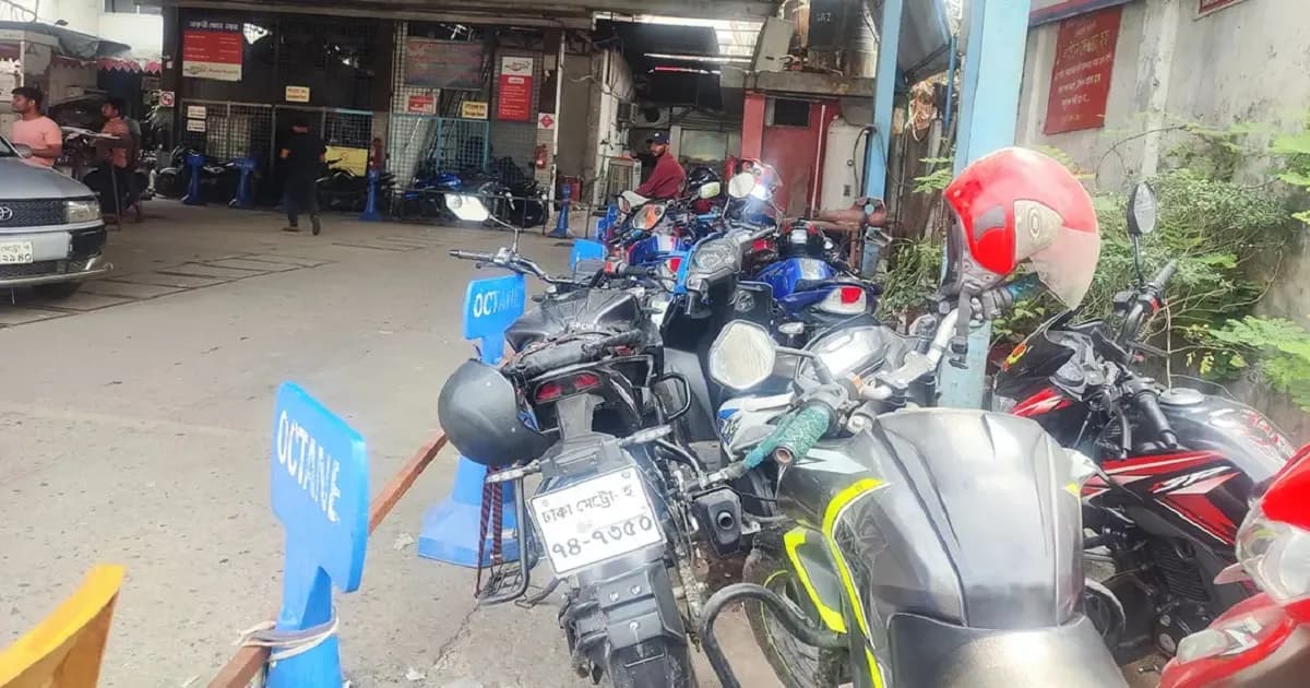 রাতভর অপেক্ষাতেও মিলছে না তেল, পাম্পে পাম্পে ভোগান্তিতে চালকরা