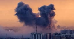 ইরানের নতুন ক্ষেপণাস্ত্র হামলার হুমকিতে সতর্ক ইসরায়েল