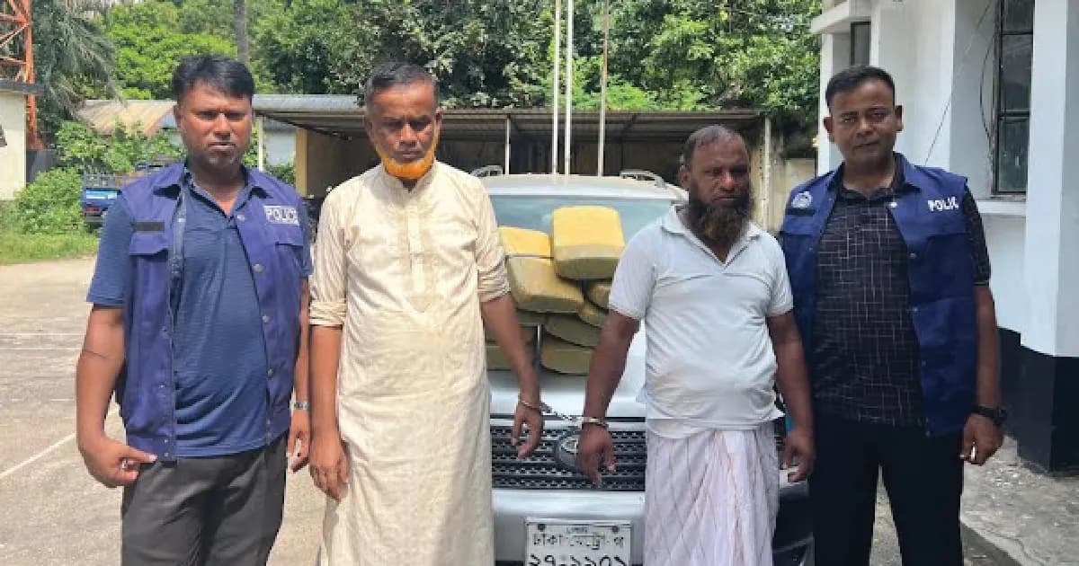 প্রাইভেটকার থেকে ৩০ কেজি গাঁজা উদ্ধার, গ্রেপ্তার ২