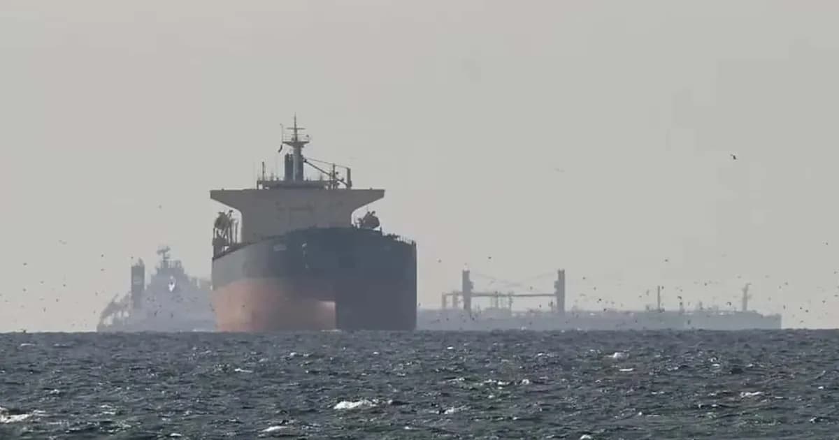 হরমুজ প্রণালি দিয়ে ২ ভারতীয় ট্যাংকারকে চলাচলের অনুমতি দিল ইরান