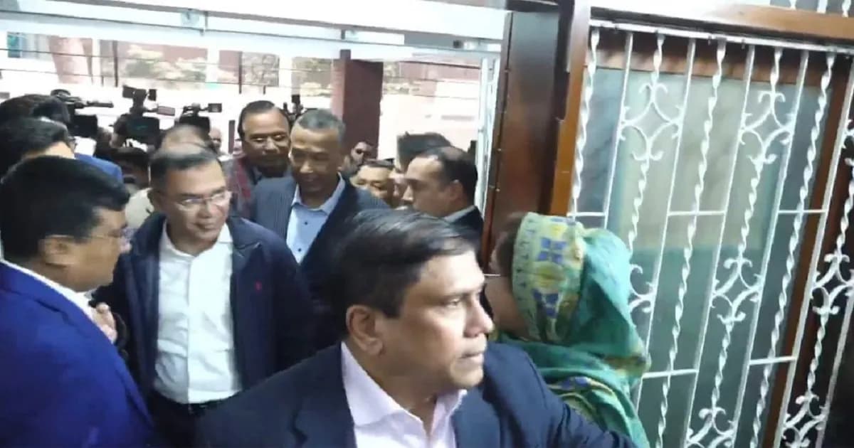 দেশে ফেরার পর প্রথমবারের মতো গুলশান কার্যালয়ে তারেক রহমান