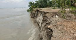 শাহজাদপুরে যমুনার ভাঙনে দুই শতাধিক ঘরবাড়ি বিলীন, বাড়ছে দুর্ভোগ
