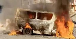 উত্তরায় চলন্ত মাইক্রোবাসে আগুন