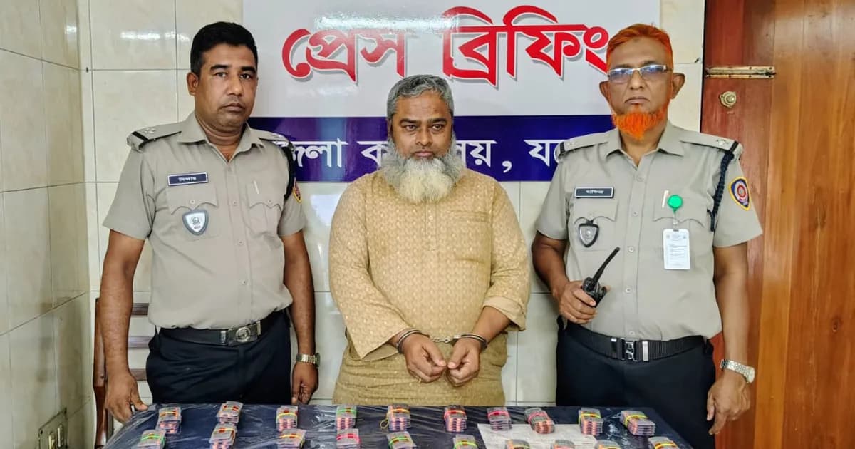 বাসে ও বাড়িতে তল্লাশিতে ৬২০০ পিস ট্যাপেন্টাডলসহ গ্রেপ্তার ১
