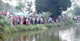 জলপরী দেখতে হাজারো মানুষের ভিড়, জালে উঠল সিলভার কার্প মাছ