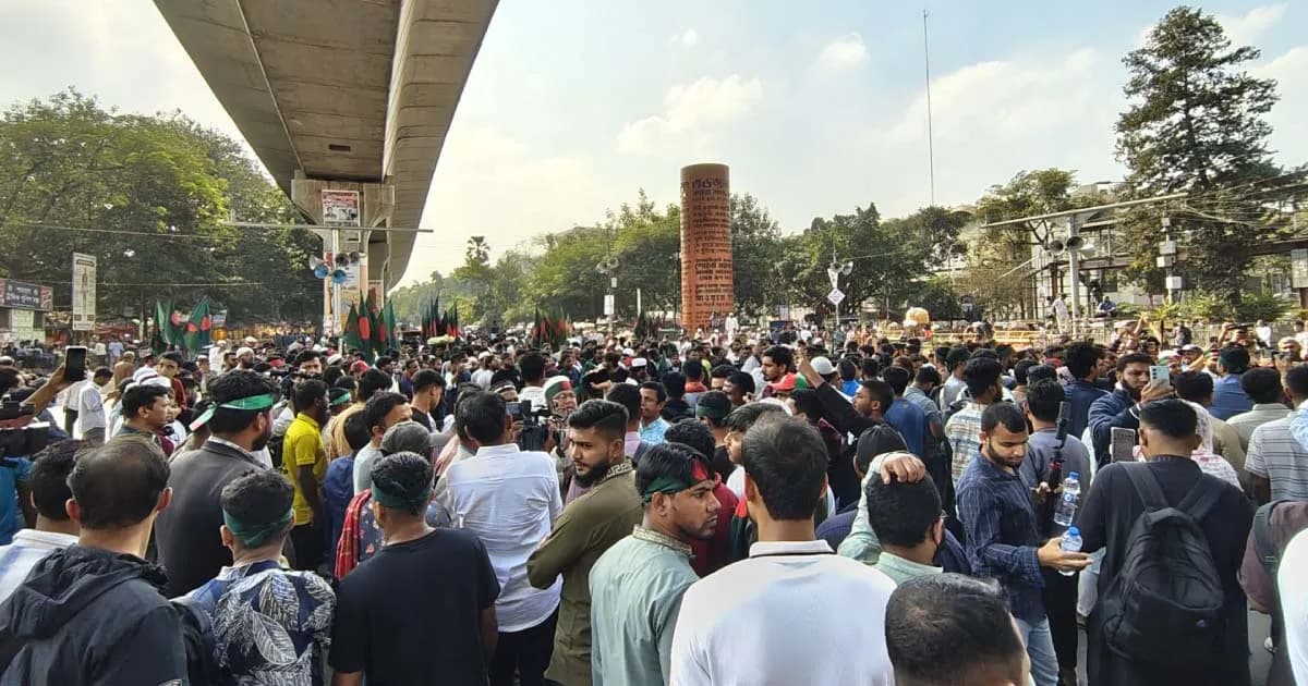 শাহবাগ থেকে ভারতীয় পণ্য বয়কটের ডাক বিক্ষোভকারীদের