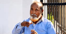 ‘মাদকাসক্ত’ ছেলের অভিযোগ জানাতে থানায়, ফটকে লুটিয়ে পড়ে বাবার মৃত্যু