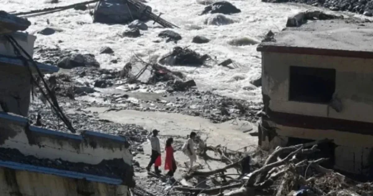 নেপালে আবারও আকস্মিক বন্যায় ভেসে গেল ঘরবাড়ি