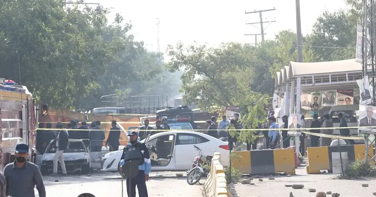 পাকিস্তানে ভয়াবহ বোমা হামলা, নিহত ৭