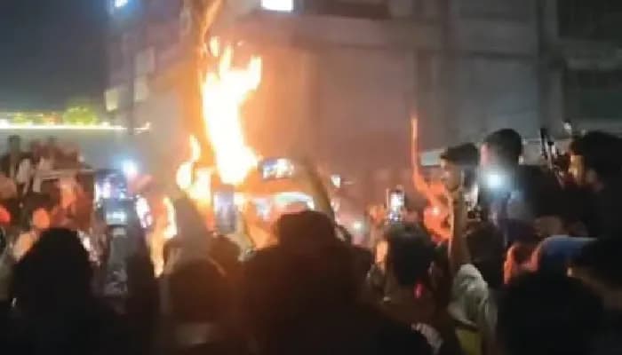 ধর্ম নিয়ে কটূক্তির অভিযোগে যুবককে পিটিয়ে হত্যা, মরদেহে আগুন