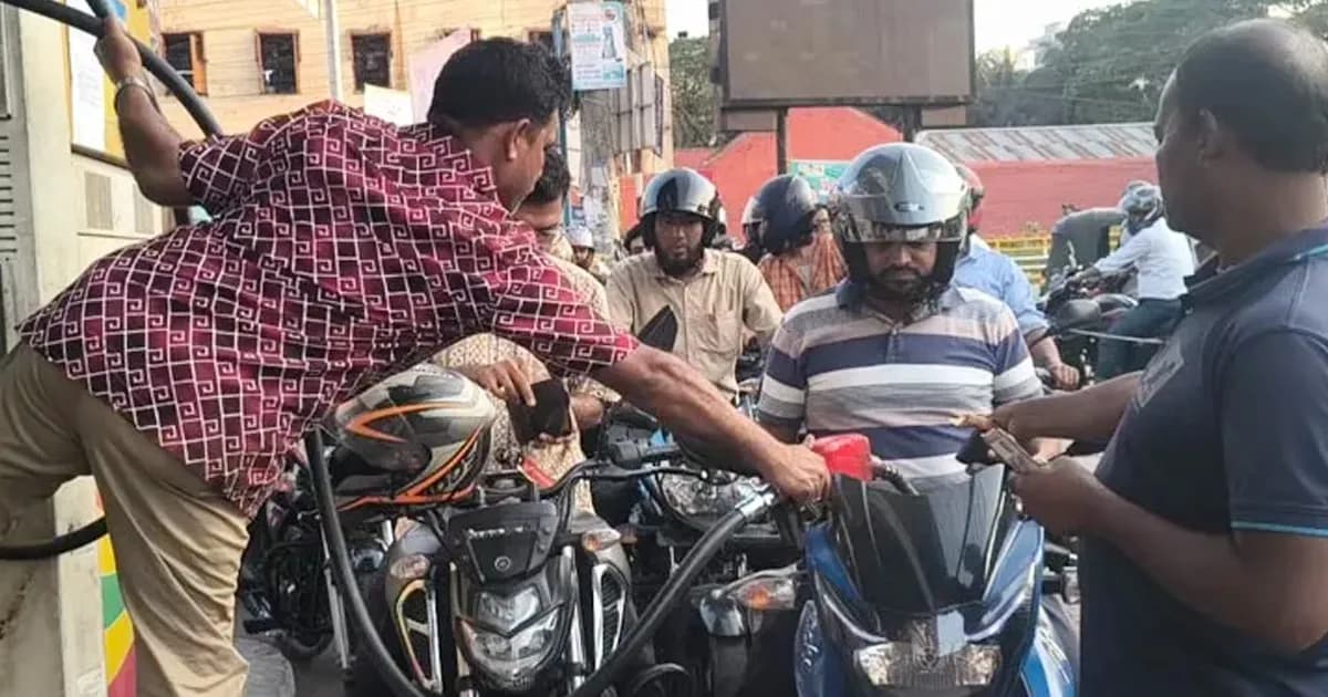 লাইসেন্স ও হেলমেট ছাড়া বিলবেনা জ্বালানি